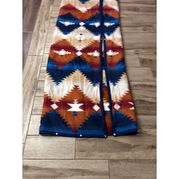 Biederlack Cuddle Wrap Snap Stadium Throw Aztec Tribal Blanket Zipper 77"x56" - Picture 6 of 15